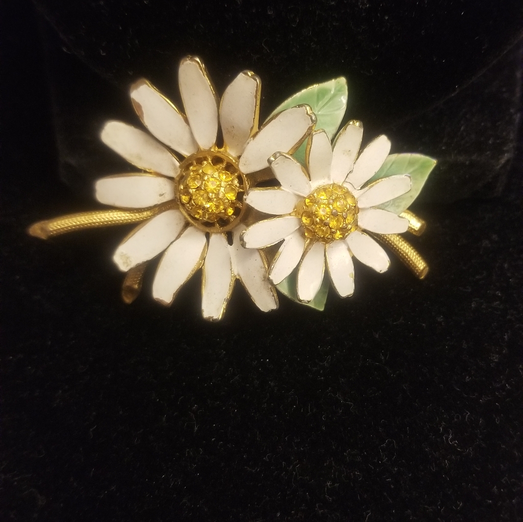 Vintage Bsk Daisy Brooch